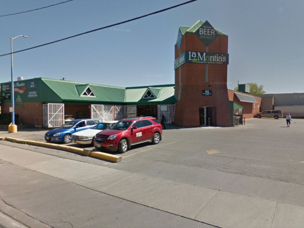 NextImg:Empties promises: Ontario grocers may stop selling alcohol rather than take back bottles